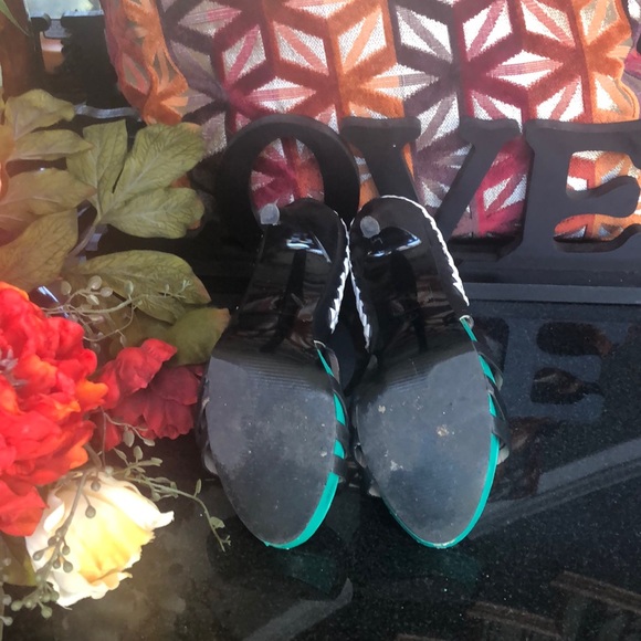 Bebe - Picture 5 of 6